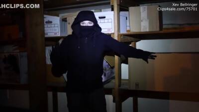 Sexy Thief Sucks Her Way Out - hclips.com