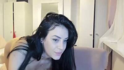 A Girl With A Gorgeous Body Demonstrates It - hclips.com