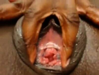 Ebony close up on cam - nvdvid.com