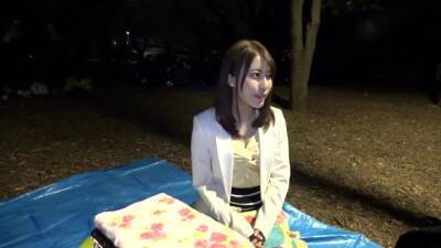 お花見中にナンパしてお持ち帰りしてきたパイパンOLを即ハメ - upornia.com - Japan