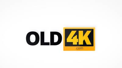 OLD4K. Hussy demonstrates her opening to the older guy - nvdvid.com