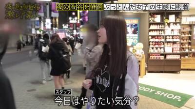 美乳美少女をナンパして自宅拝見彼女の部屋で即ハメ開始 - txxx.com - Japan