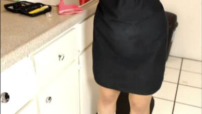 Busty Stoner finds vior in kitchen - veryfreeporn.com