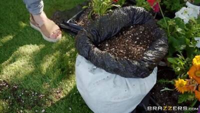 Ricky Johnson - Krissy Lynn - The Voyeur Next Door: Part 3 - veryfreeporn.com