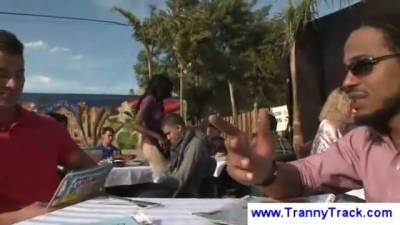 Trainy waitress gets flirty with client - tubous.com