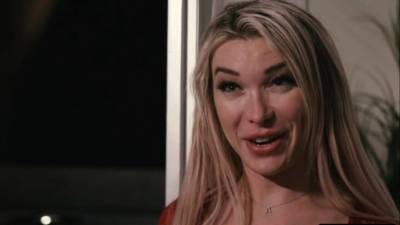 Ts hottie Aubrey Kate fondles shecock while intensely analed - drtvid.com