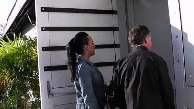 Husband cheats with busty ebony plumper - drtvid.com