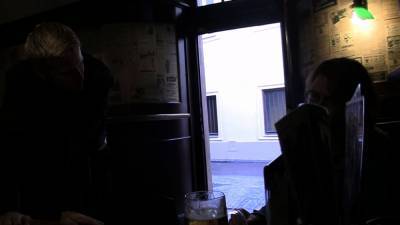 Guy picks up big tits old mature in the bar - drtvid.com - Czech Republic