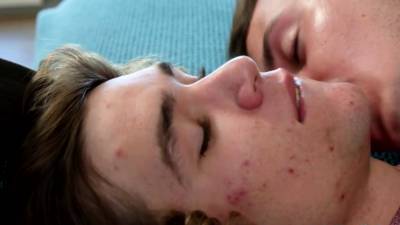 Bareback loving jock drilled in taboo threeway - drtvid.com