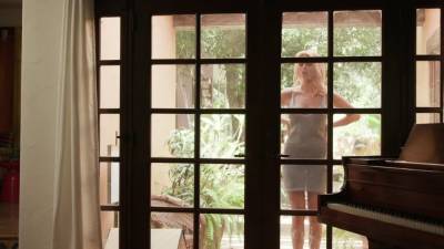 Sahara Lets All Her Beauty Out - drtvid.com