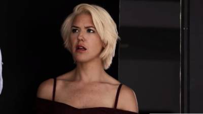 Teen brunette licks the pussy of her boyfriends stepmother - drtvid.com