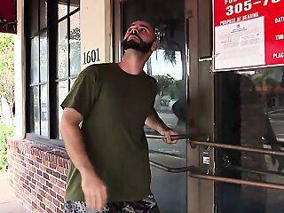 Plumper Pass: Kissing The Cook: - theyarehuge.com