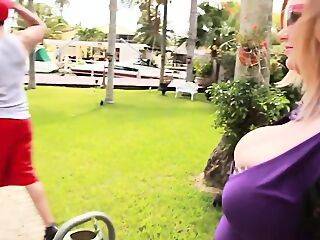 Big Asses Plumper Stories - theyarehuge.com