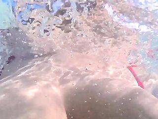 Hitomi Tanaka - Underwater Floaters - theyarehuge.com