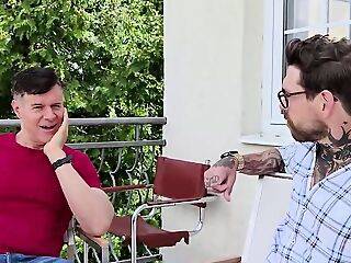 Convince my new stepsister to have a Threesome - theyarehuge.com