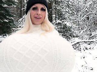 Huge tits in the Snow - theyarehuge.com