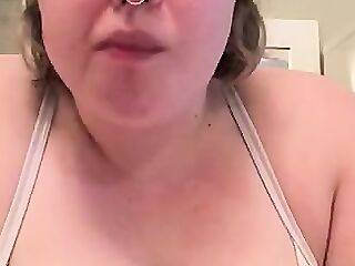 SEXY BBW EATS a LOT OF GREASY FRIED CHICKEN - theyarehuge.com