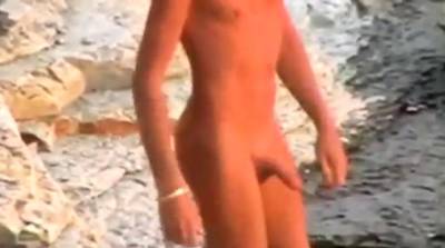 wanker at the beach - drtvid.com