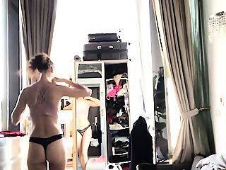 TWITCH STREAMER FLASHING HER BOOBS and PUSSY ON STREAM and ACCIDENTAL NIP SLIPS SEXY GAMER GIRLS SET 90 - theyarehuge.com