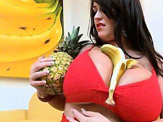 Leanne Crow - Milfs Porn Leanne Crow #27349, Jugs - theyarehuge.com