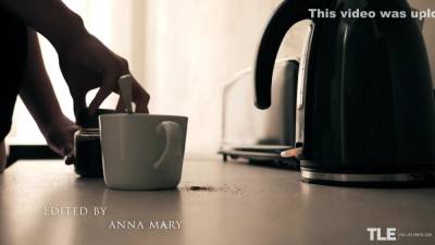 Meggy - Veggie Addict - upornia.com