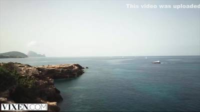 Model Ariana Seduces Costar In Steamy Weekend Hook-up - hclips.com