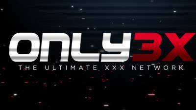 Gold Digger slut Florane Russell prefers fucking to photos - drtvid.com