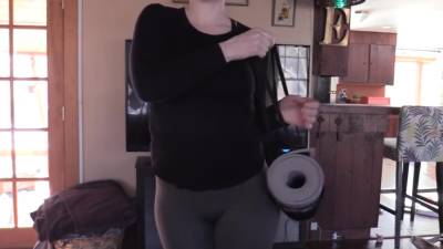 Bettie Bondage - Filling The Hole In Milfs Yoga Pants - hclips.com