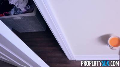 Real estate agent sucks at her job - sexu.com