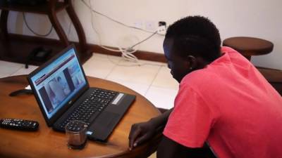 Black twink fingering his ass and tugging cock - drtvid.com