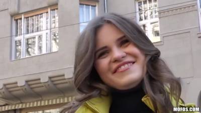 Anna Taylor - upornia.com