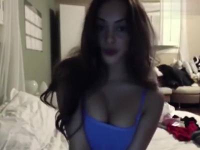 Cutie Notyourwyfe Shows Her Tits - hclips.com