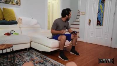 Quinn Waters - Quinn Waters Kevins Mom Has Got It Goin - upornia.com