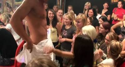 A lot of ladies are sucking dongs - drtvid.com