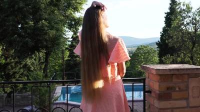 On a vacation at a gorgeous place, Mary Rock and her man - drtvid.com