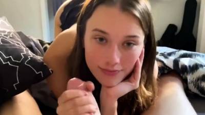 Teenage Girl Loves To Giving Head To Her Boyfriend - drtvid.com