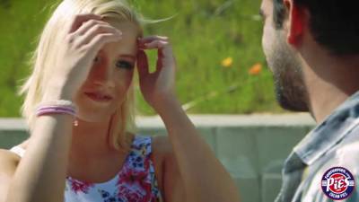 Bailey a hottie lady rewards the man with hardsex - sexu.com