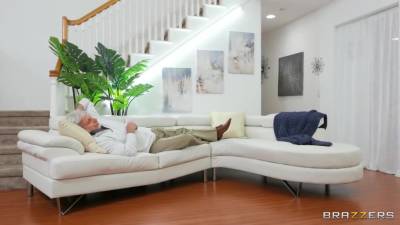 Sommer Isabella Bubble Bath Self-care With Cock - hotmovs.com