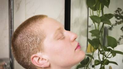 Hairy redhead gets licked in the bathroom - drtvid.com