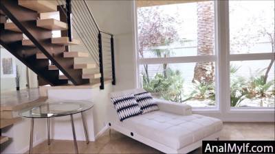 Faux doctor pounds mom in the booty - sexu.com