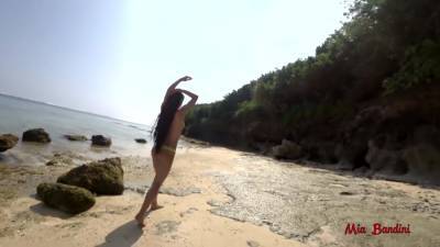 Mia Bandini - Fit Beauty Is Hiding For Public Beach Deepthroat And Fuck. Mia Bandini - hclips.com