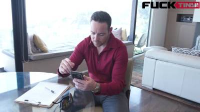 Kate Bloom in goo for b. blue eyes - sexu.com