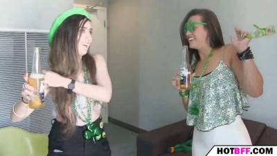 Holidays with the schoolgirls - sexu.com