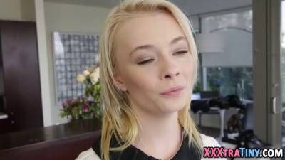 Little blonde gets creamed - sexu.com