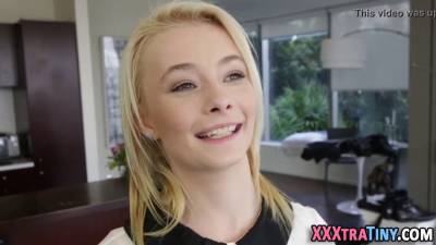 Little blonde gets creamed - sexu.com