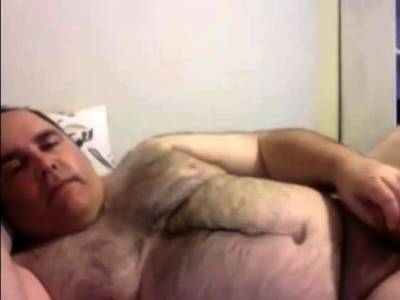 Beef and Fur in Bed - drtvid.com