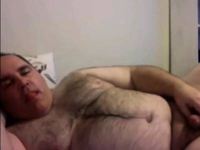 Beef and Fur in Bed - drtvid.com