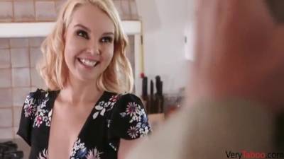 Mom frees son so he can fuck her! - sexu.com - Usa