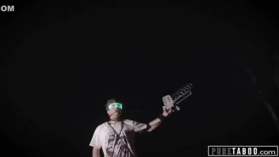 Conspiracy Theorist Meets Sexy Female Alien - hotmovs.com