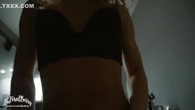 This Bitch Knows What To Do After A Shower - upornia.com